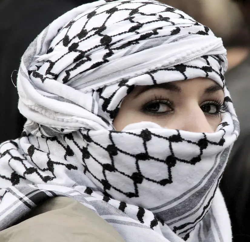 keffiyeh palestinian woman